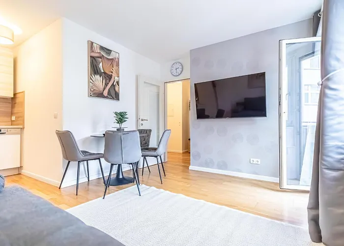 1br & 1lr With Balcony, 9min To Center Apartment *