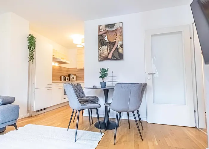 1br & 1lr With Balcony, 9min To Center Apartment *